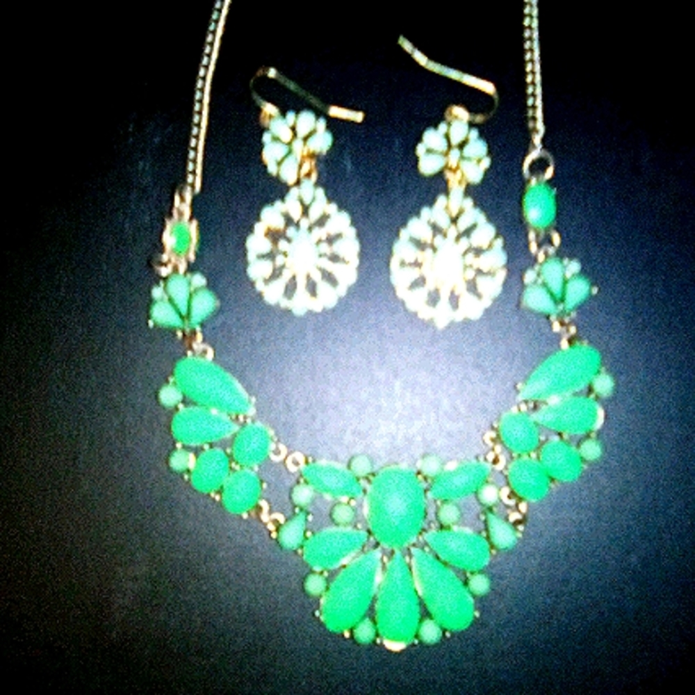 Vintage Sea Green necklace with earrings